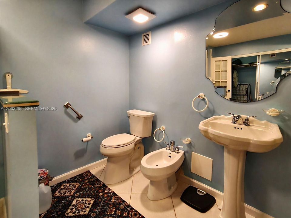 For Rent: $4,200 (2 beds, 2 baths, 1360 Square Feet)