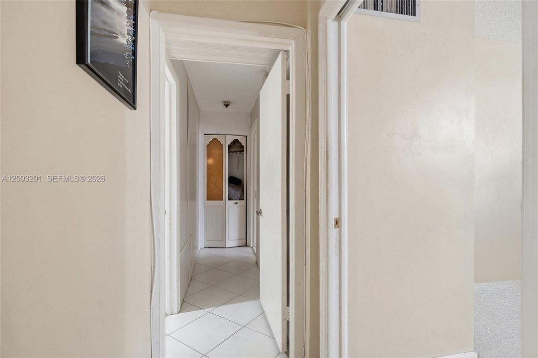 На продажу: $179,900 (2 спален, 2 ванн, 1015 Квадратных фут)