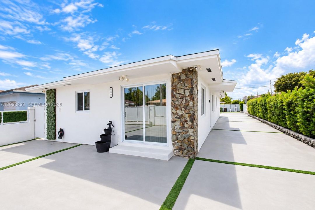 For Sale: $659,000 (3 beds, 2 baths, 1425 Square Feet)