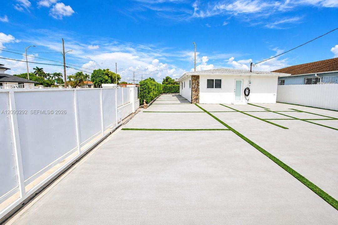 For Sale: $659,000 (3 beds, 2 baths, 1425 Square Feet)