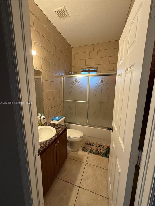 En Venta: $580,000 (4 camas, 2 baños, 1666 Pies cuadrados)