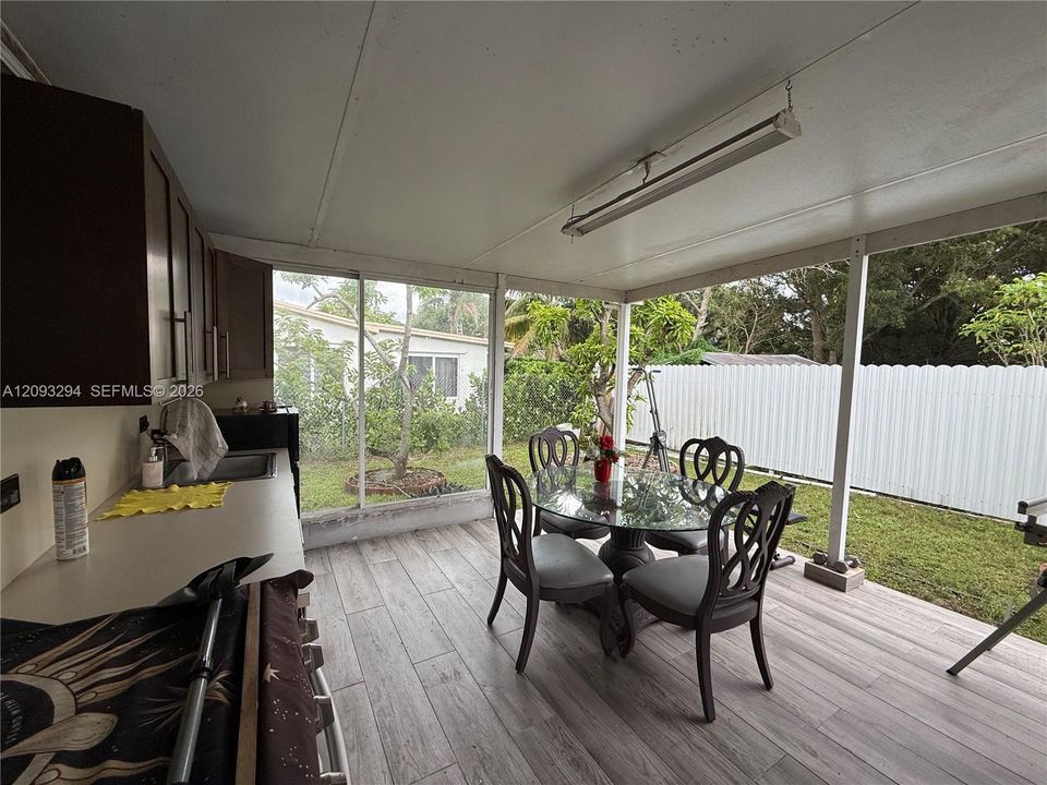 En Venta: $580,000 (4 camas, 2 baños, 1666 Pies cuadrados)