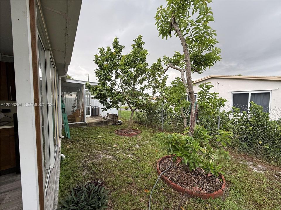 En Venta: $580,000 (4 camas, 2 baños, 1666 Pies cuadrados)