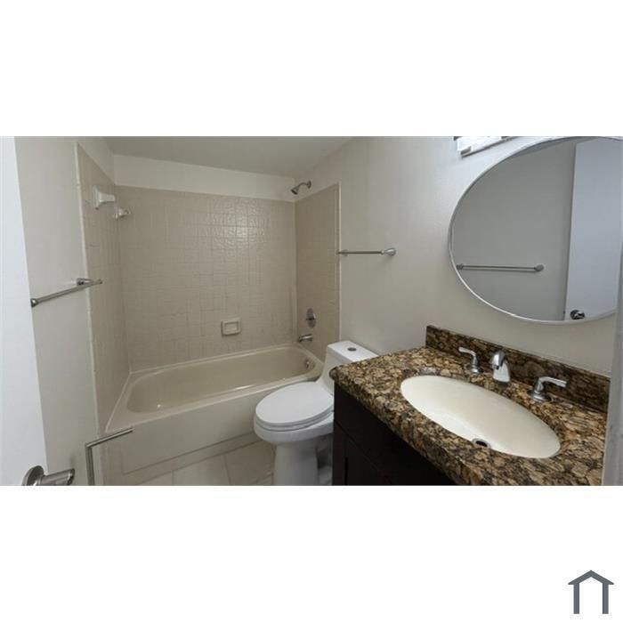 Bathroom (Primary)