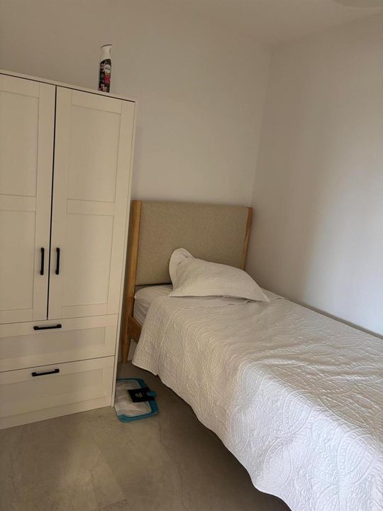 EXTRA ROOM