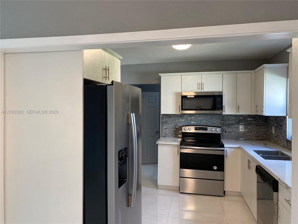 For Rent: $3,700 (4 beds, 2 baths, 1378 Square Feet)