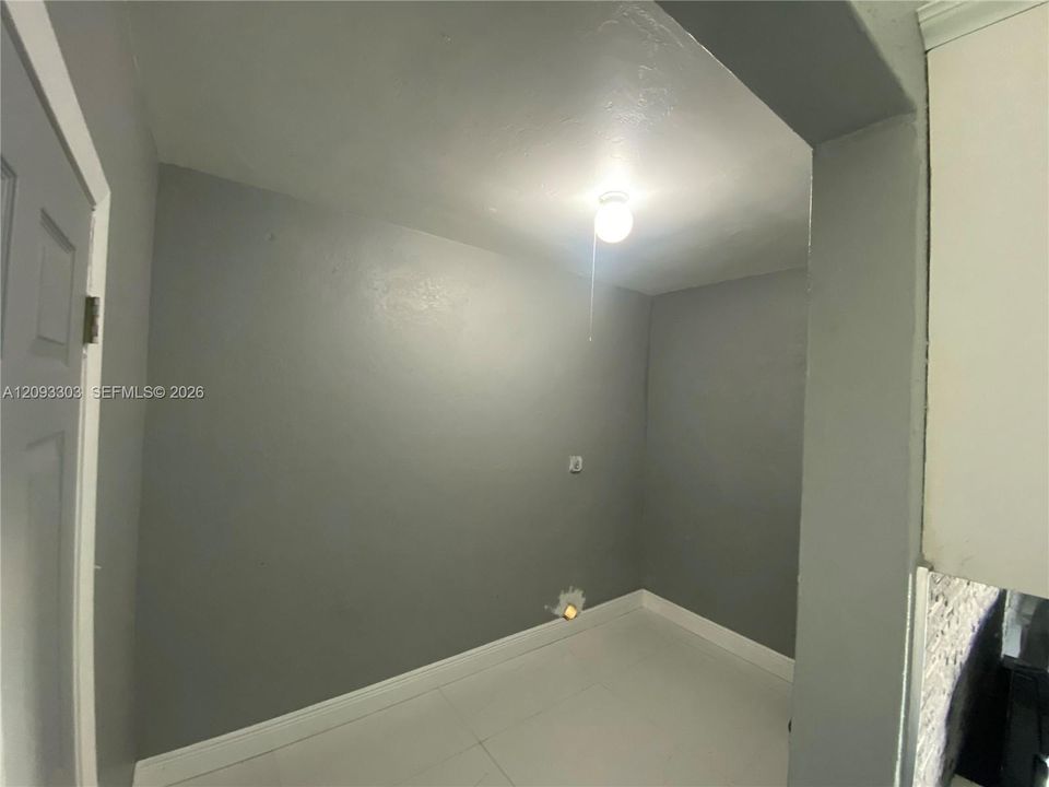 For Rent: $3,700 (4 beds, 2 baths, 1378 Square Feet)