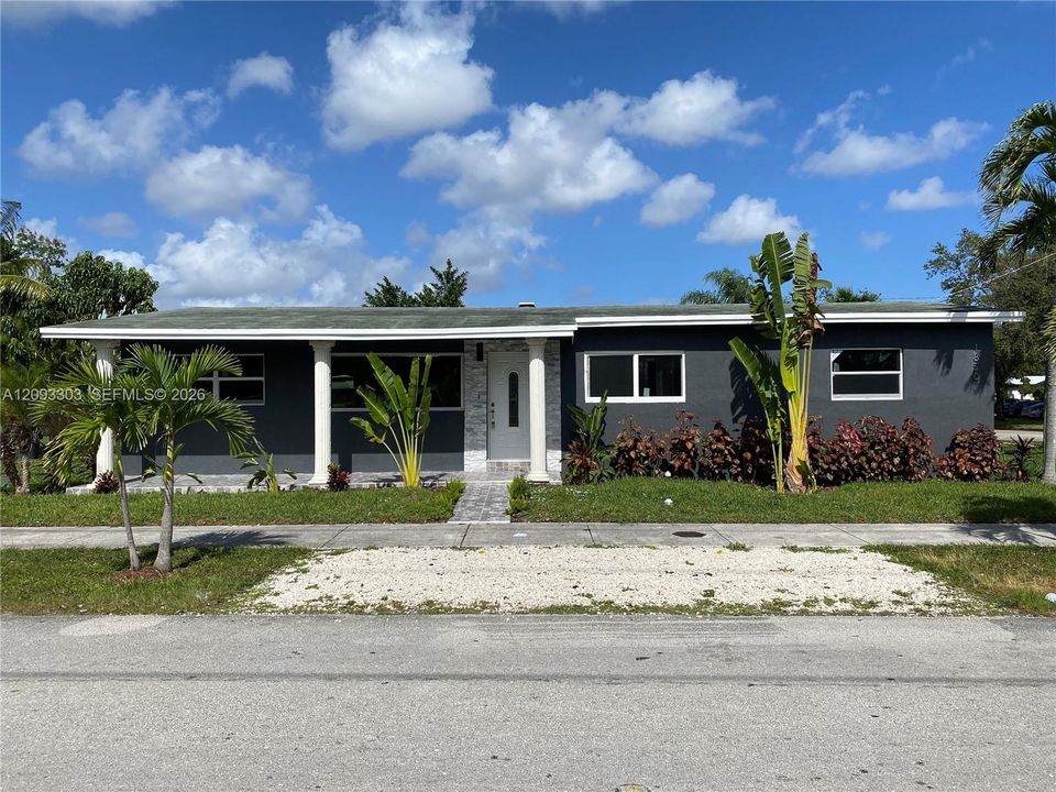 For Rent: $3,700 (4 beds, 2 baths, 1378 Square Feet)