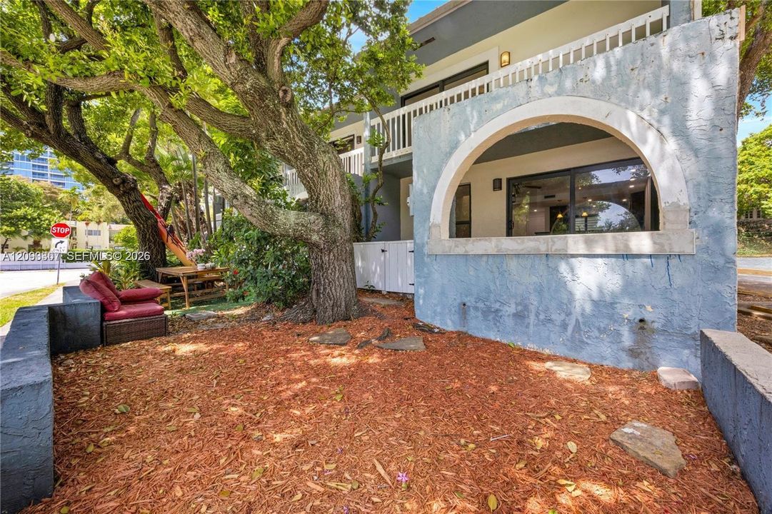 For Rent: $4,000 (2 beds, 3 baths, 1299 Square Feet)