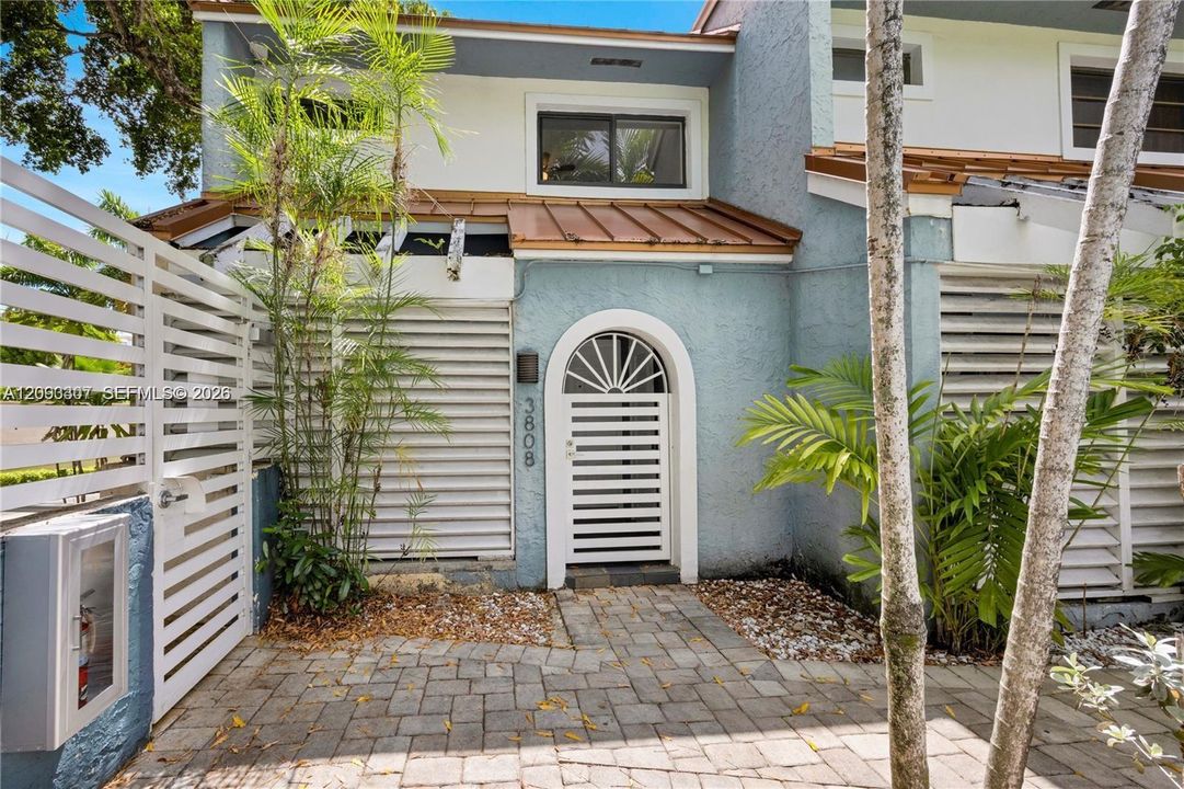 For Rent: $4,000 (2 beds, 3 baths, 1299 Square Feet)