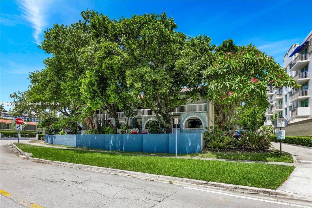 For Rent: $4,000 (2 beds, 3 baths, 1299 Square Feet)