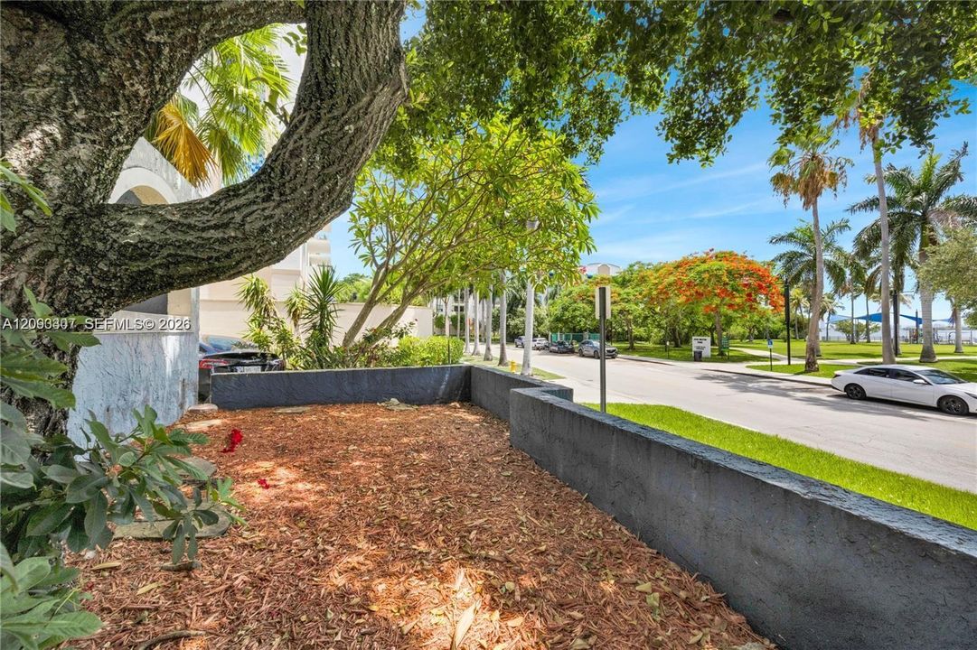 For Rent: $4,000 (2 beds, 3 baths, 1299 Square Feet)
