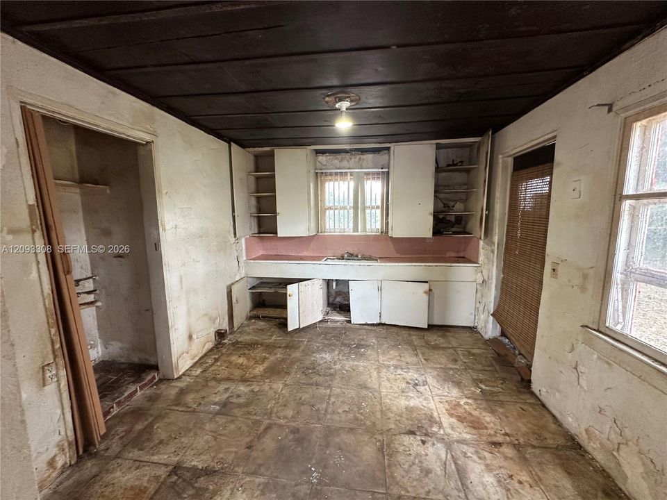На продажу: $350,000 (1 спален, 1 ванн, 600 Квадратных фут)