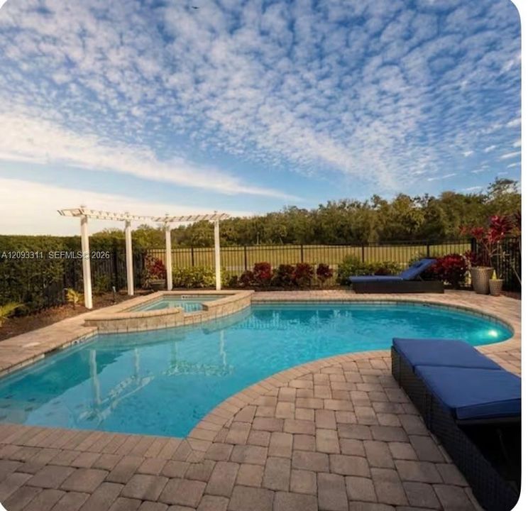 En Venta: $1,299,000 (8 camas, 5 baños, 4300 Pies cuadrados)