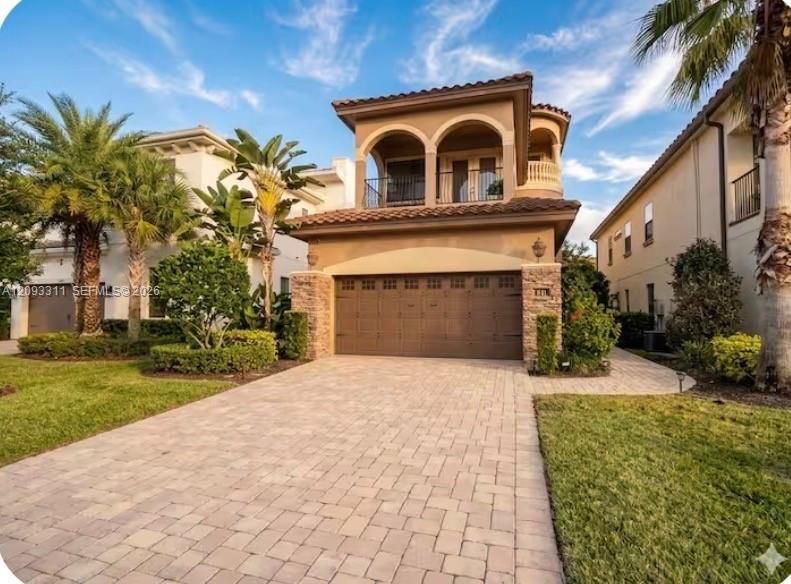En Venta: $1,299,000 (8 camas, 5 baños, 4300 Pies cuadrados)