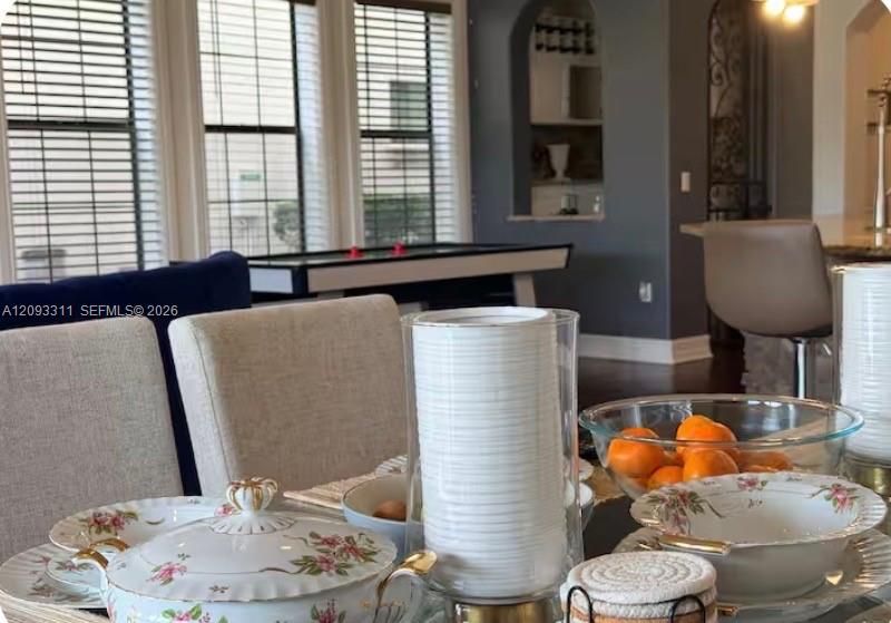 En Venta: $1,299,000 (8 camas, 5 baños, 4300 Pies cuadrados)