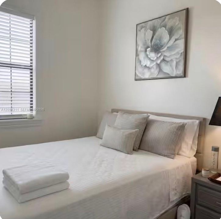 En Venta: $1,299,000 (8 camas, 5 baños, 4300 Pies cuadrados)