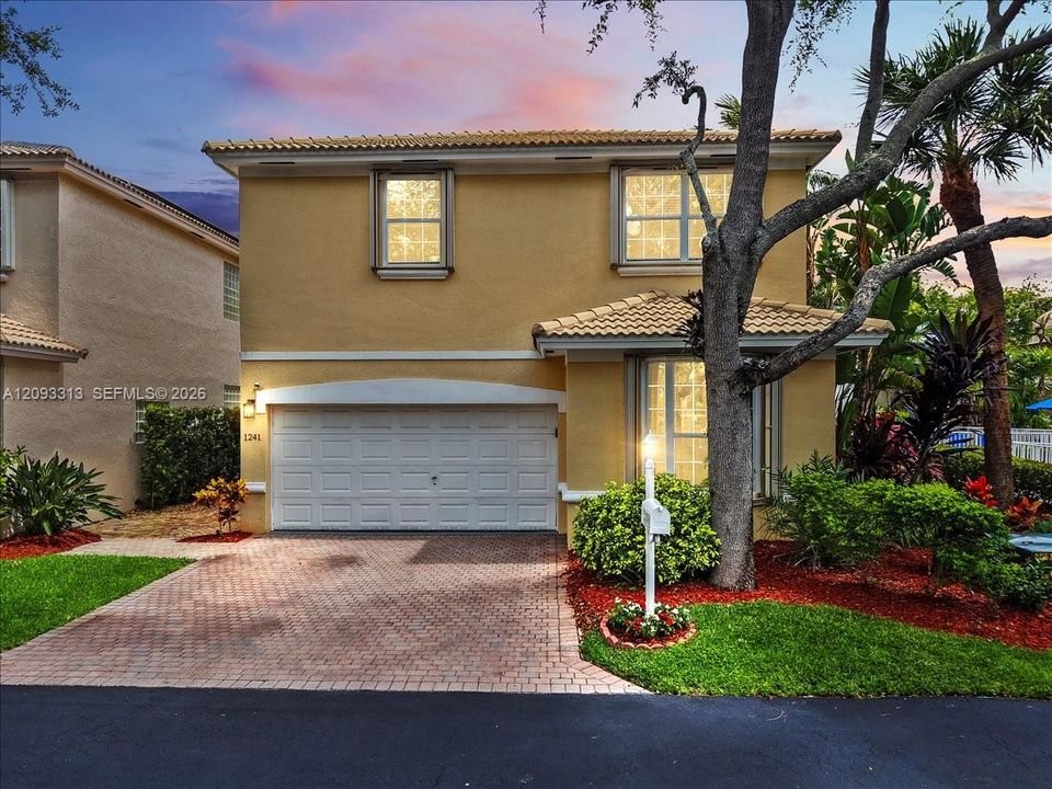 For Sale: $729,000 (3 beds, 2 baths, 2163 Square Feet)
