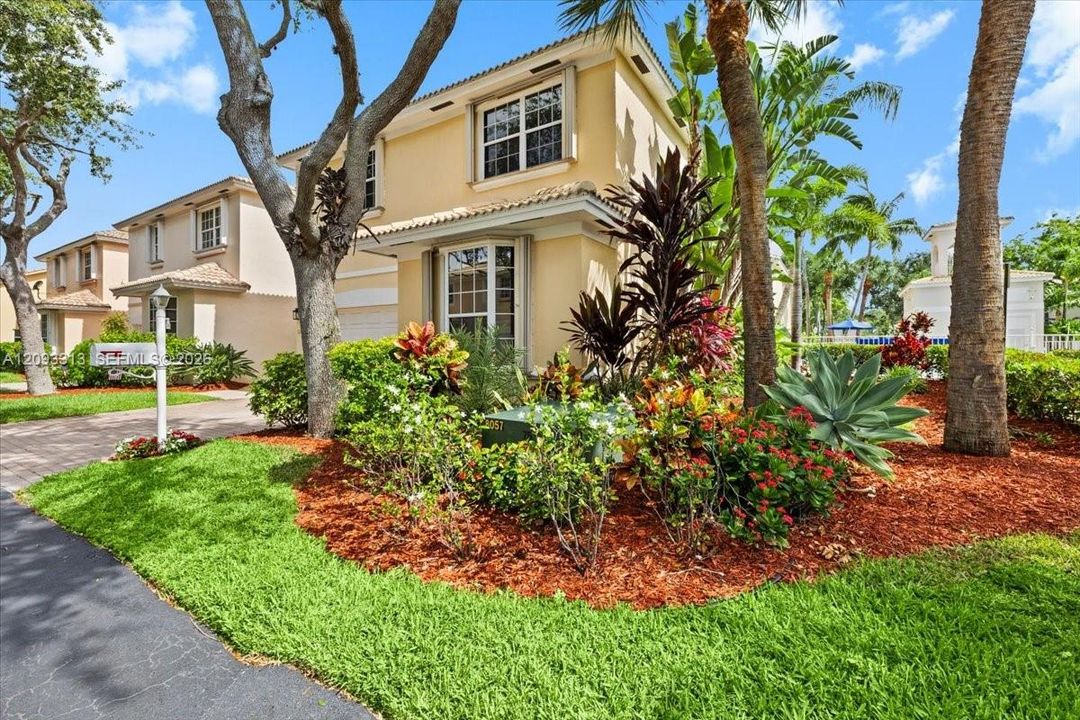 For Sale: $729,000 (3 beds, 2 baths, 2163 Square Feet)