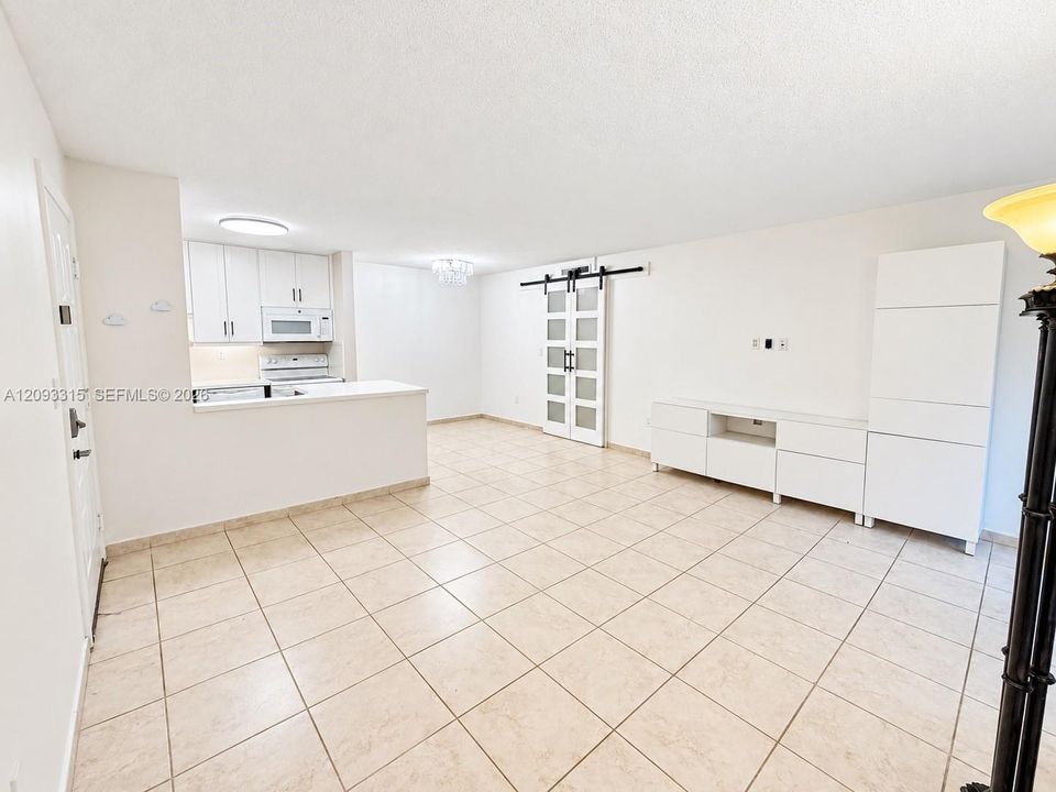 В аренду: $2,625 (2 спален, 2 ванн, 827 Квадратных фут)