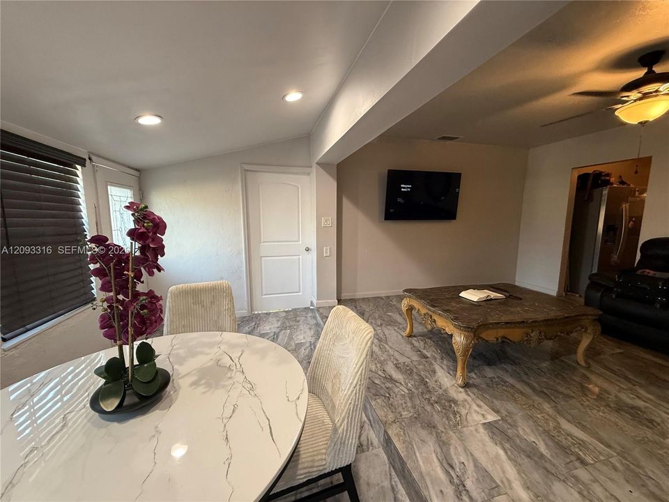 En Venta: $579,000 (3 camas, 1 baños, 0 Pies cuadrados)