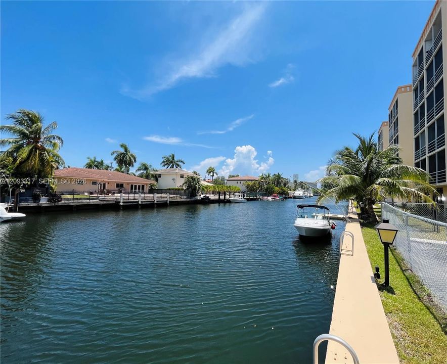 待售: $225,000 (1 贝兹, 1 浴室, 772 平方英尺)