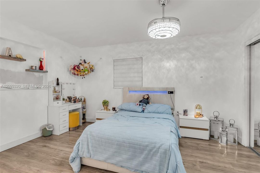 На продажу: $690,000 (4 спален, 2 ванн, 1906 Квадратных фут)