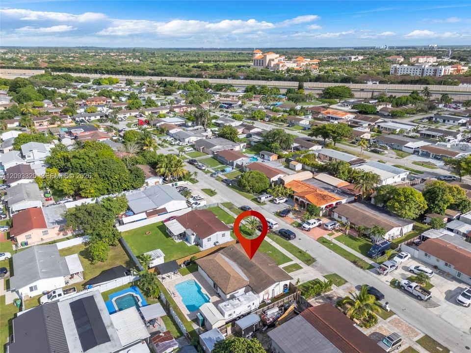 На продажу: $690,000 (4 спален, 2 ванн, 1906 Квадратных фут)