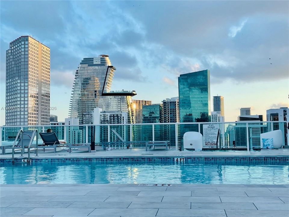 For Rent: $2,750 (1 beds, 1 baths, 651 Square Feet)