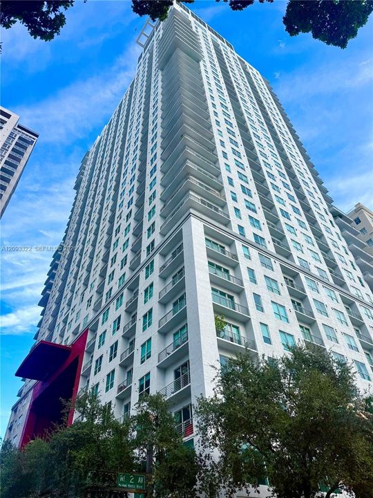 For Rent: $2,750 (1 beds, 1 baths, 651 Square Feet)