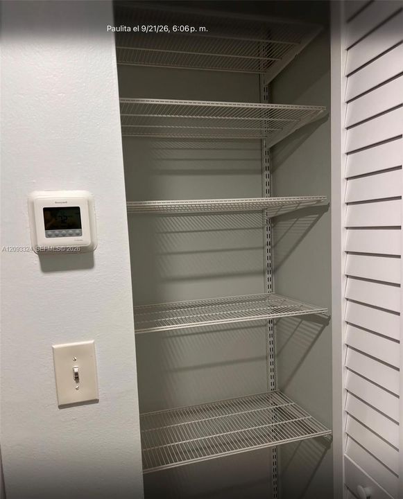For Rent: $2,000 (1 beds, 1 baths, 712 Square Feet)