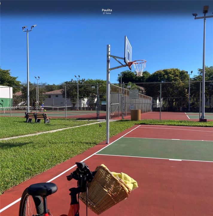 For Rent: $2,000 (1 beds, 1 baths, 712 Square Feet)