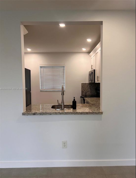 For Rent: $2,000 (1 beds, 1 baths, 712 Square Feet)