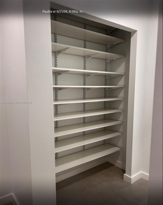 For Rent: $2,000 (1 beds, 1 baths, 712 Square Feet)