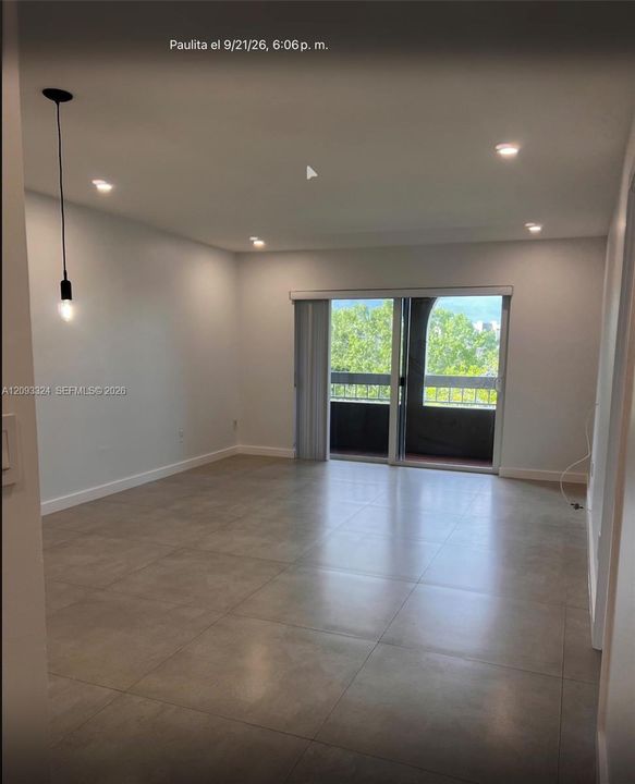 For Rent: $2,000 (1 beds, 1 baths, 712 Square Feet)