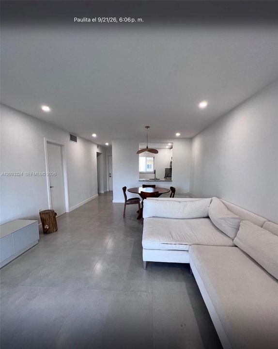 For Rent: $2,000 (1 beds, 1 baths, 712 Square Feet)