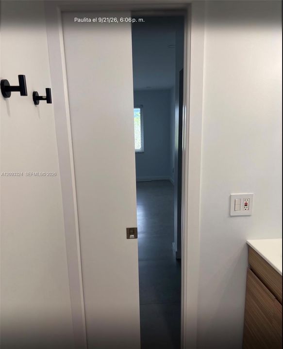 For Rent: $2,000 (1 beds, 1 baths, 712 Square Feet)
