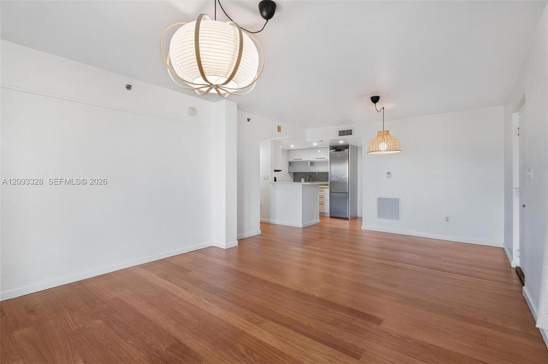 For Sale: $665,000 (2 beds, 2 baths, 940 Square Feet)