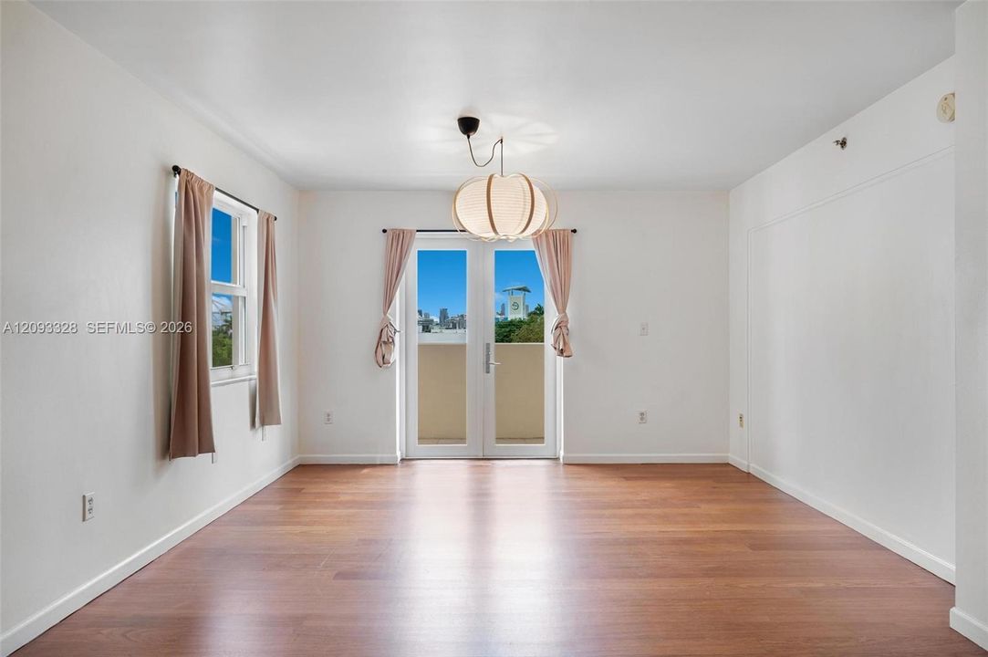For Sale: $665,000 (2 beds, 2 baths, 940 Square Feet)