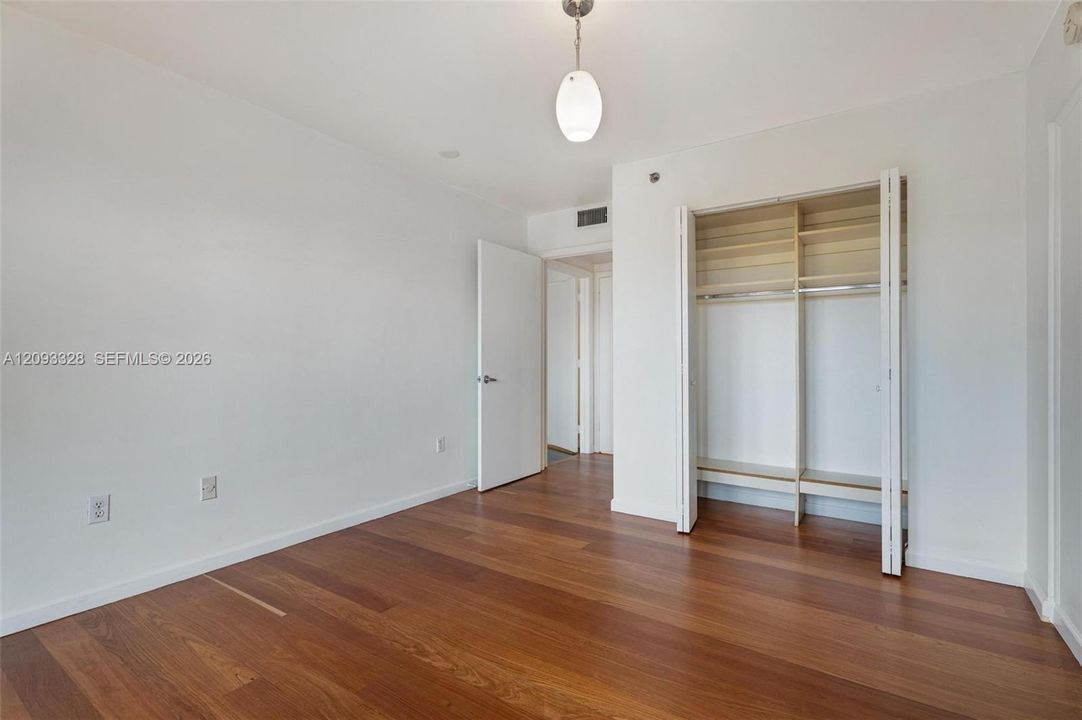 For Sale: $665,000 (2 beds, 2 baths, 940 Square Feet)