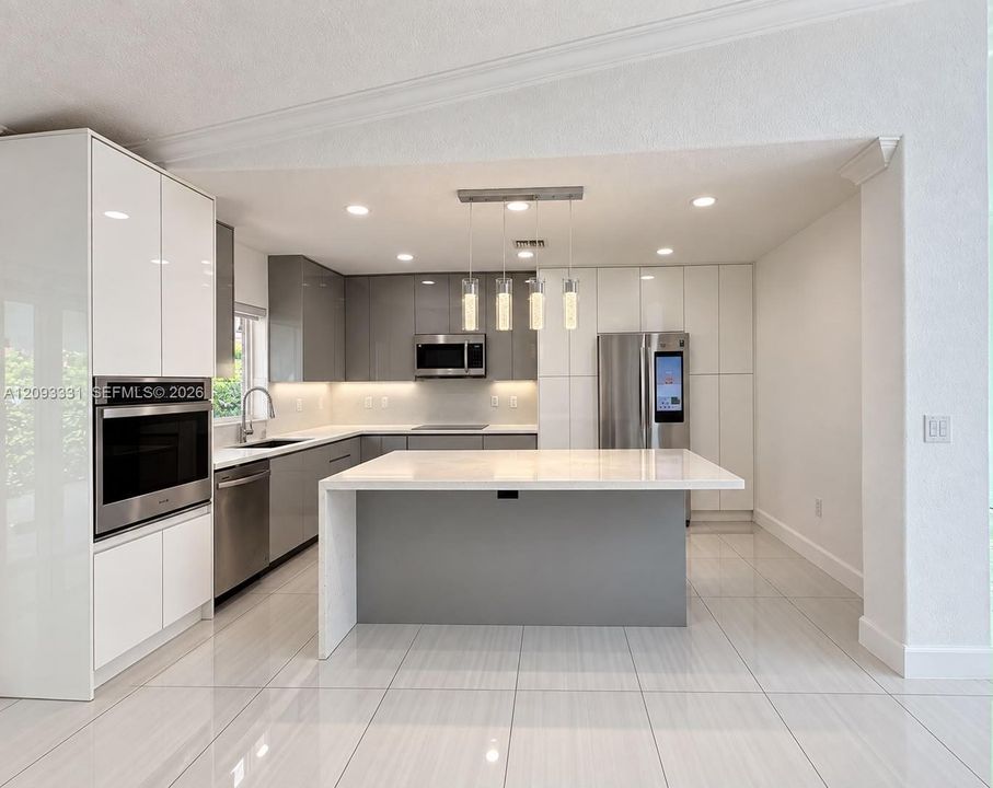 En Venta: $829,975 (4 camas, 2 baños, 1899 Pies cuadrados)