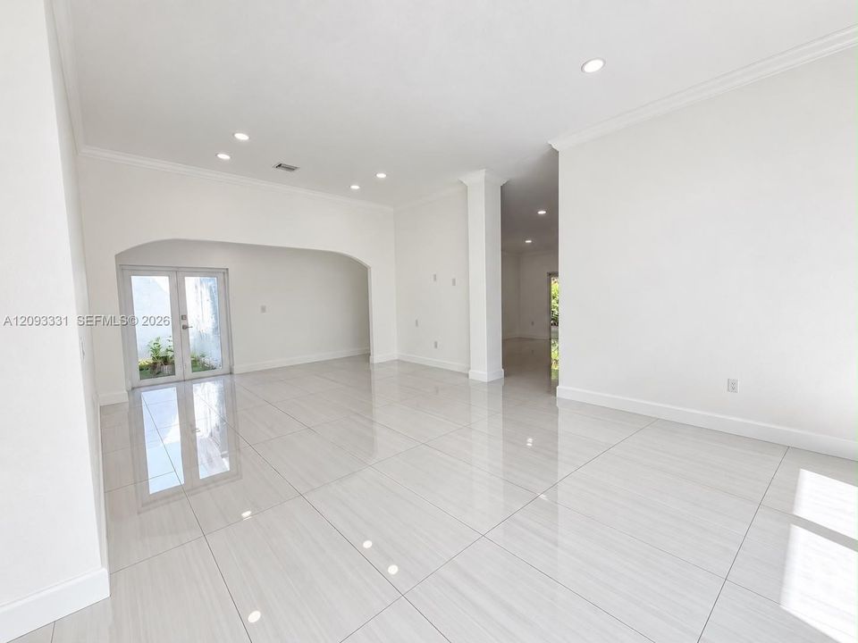 En Venta: $829,975 (4 camas, 2 baños, 1899 Pies cuadrados)