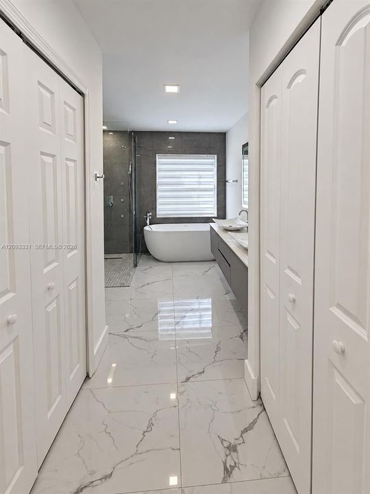 En Venta: $829,975 (4 camas, 2 baños, 1899 Pies cuadrados)