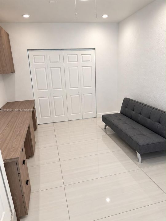 En Venta: $829,975 (4 camas, 2 baños, 1899 Pies cuadrados)