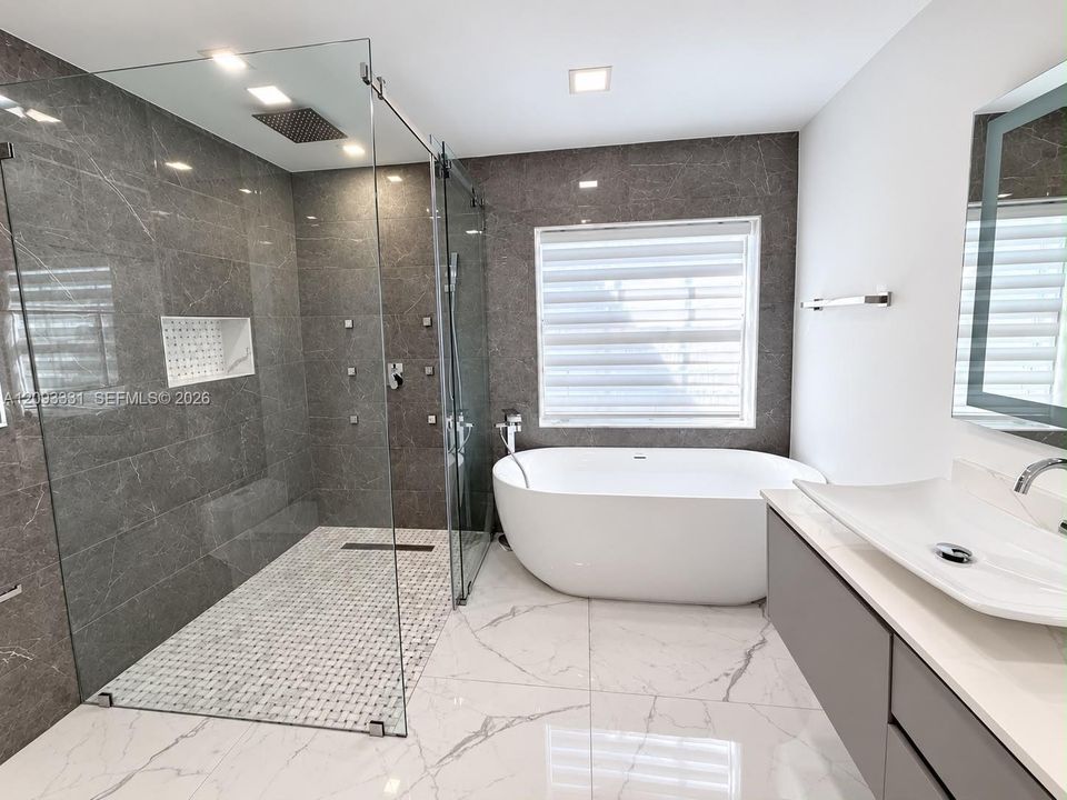 En Venta: $829,975 (4 camas, 2 baños, 1899 Pies cuadrados)