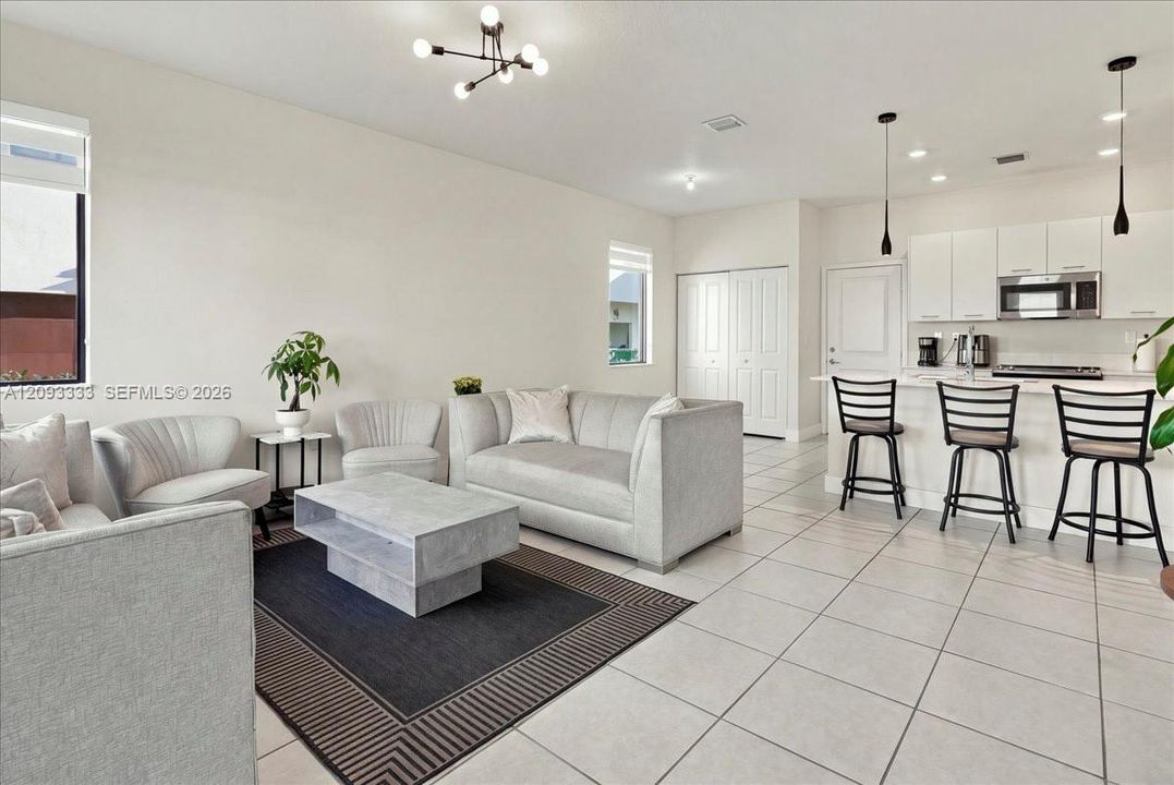 En Venta: $920,000 (4 camas, 2 baños, 2163 Pies cuadrados)