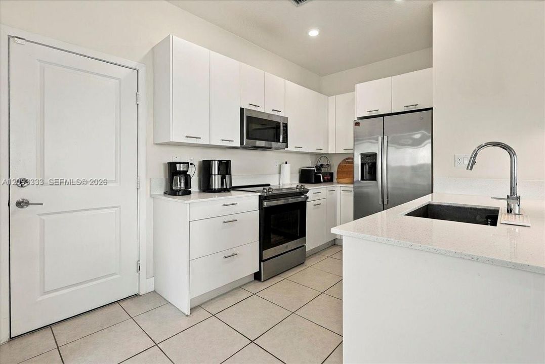 En Venta: $920,000 (4 camas, 2 baños, 2163 Pies cuadrados)