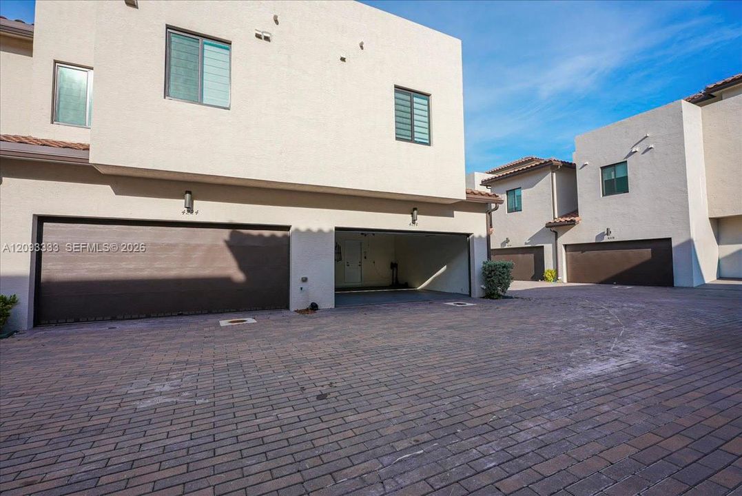 En Venta: $920,000 (4 camas, 2 baños, 2163 Pies cuadrados)