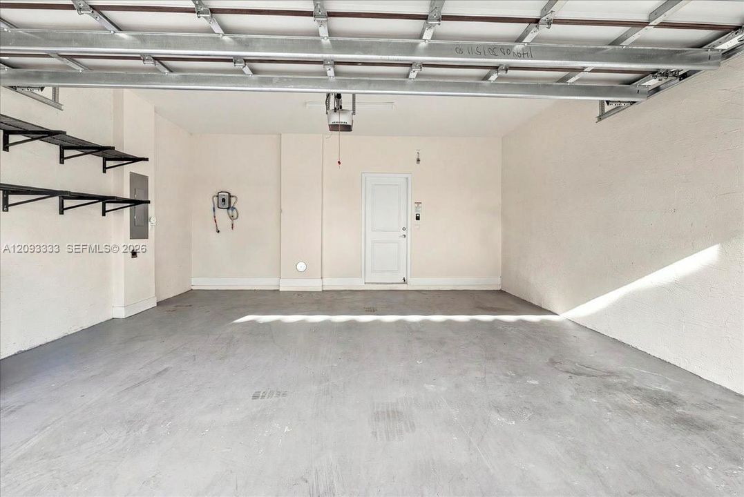 En Venta: $920,000 (4 camas, 2 baños, 2163 Pies cuadrados)