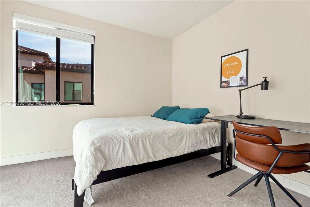 En Venta: $920,000 (4 camas, 2 baños, 2163 Pies cuadrados)
